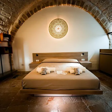 Myra Bed & 4* Bari