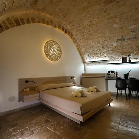 Myra Bed & 4*