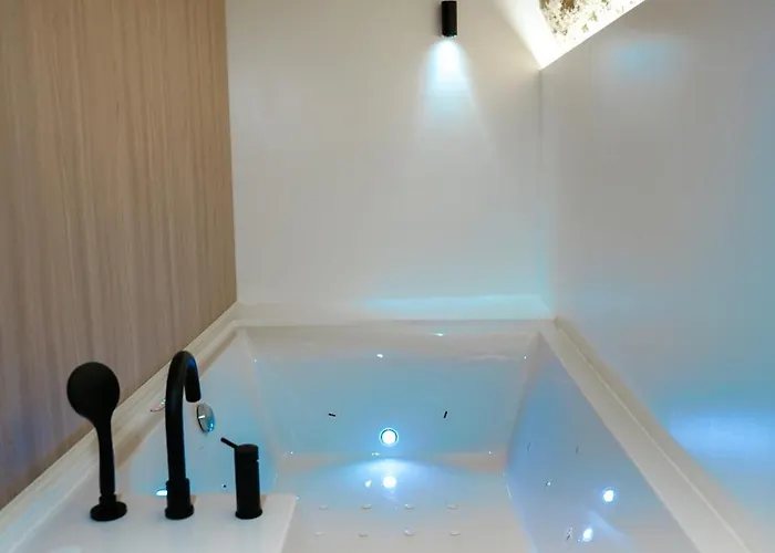 Myra Bed & 招待所 4*